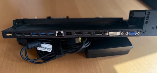 Zdjęcie oferty: Dwie stacje dokujące Lenovo , zasilacz i linka zabezpieczająca