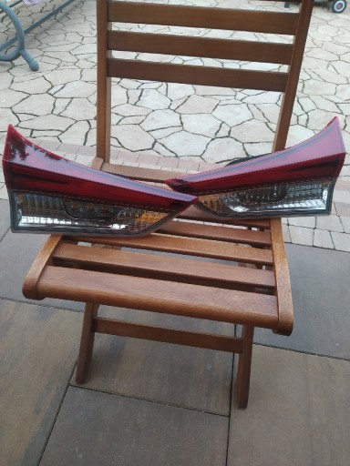 Zdjęcie oferty: Auris kombi Lift lampa w klapę lewa  02-354