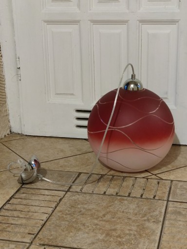 Zdjęcie oferty: Lampa wisząca kula czerwono-biala, szkło 