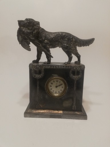 Zdjęcie oferty: Zegar z psem myśliwskim, myślistwo, secesja, cyna