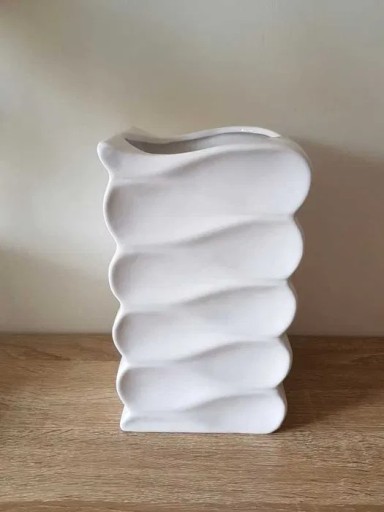 Zdjęcie oferty: Biały wazon średnia wielkość