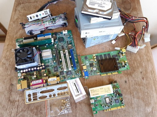 Zdjęcie oferty: Retro zestaw Pentium 4 + GeForce 3 Ti200 + ...