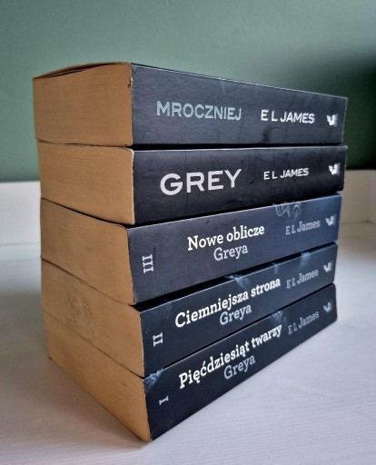 Zdjęcie oferty: E. L. James - Grey 5 tomów ZESTAW komplet