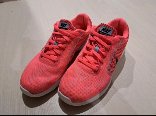 Zdjęcie oferty: Nike buty 38.5 idealny stan