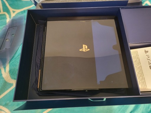 Zdjęcie oferty: PlayStation 4 Pro 500 Million Limited Edition