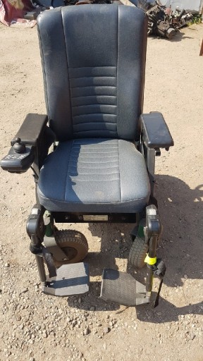 Zdjęcie oferty: Wózek inwalidzki elektryczny, nowe akumulatory 
