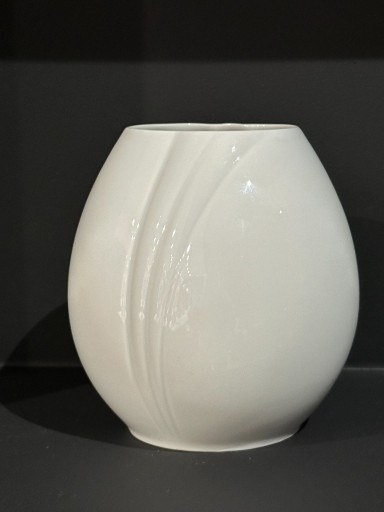 Zdjęcie oferty: Biały porcelanowy wazon, vintage