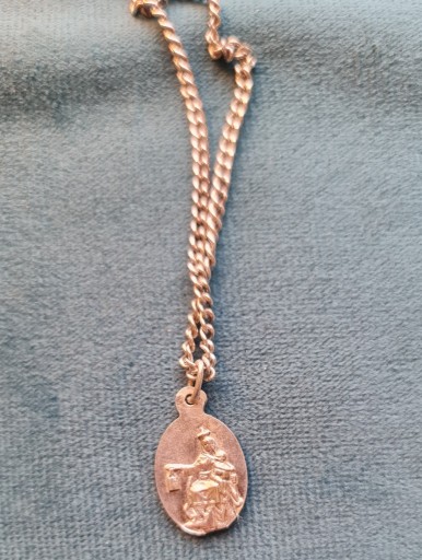 Zdjęcie oferty: Medalik z Matką Bożej z Góry Carmel z łańcuszkiem