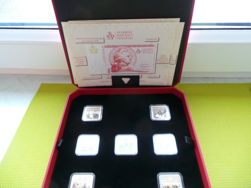 Zdjęcie oferty: zestaw monet z serii Ołtarz Wita Stwosza niue