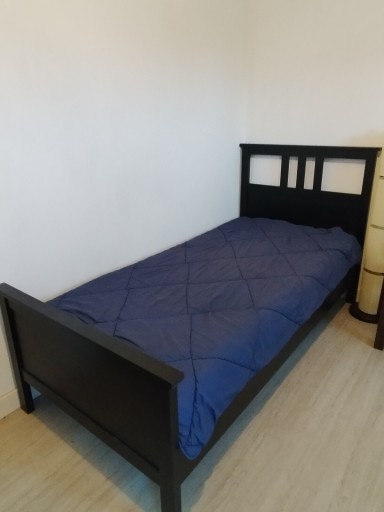 Zdjęcie oferty: Łóżko czarne z materacem i ława blatem szklanym 