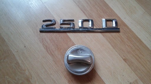 Zdjęcie oferty: Mercedes W 124 - części - emblemat 250 D WYPRZEDAŻ