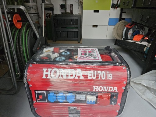 Zdjęcie oferty: Agregat prądotwórczy z nalepką firmy Honda EU70is