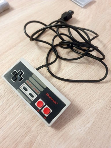 Zdjęcie oferty: Oryginalny Kontroler Nintendo NES NES-004E