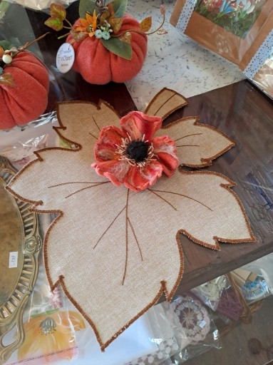 Zdjęcie oferty: Ręcznie szyta jesienna serwetka w kształcie liścia