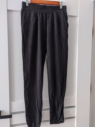 Zdjęcie oferty: Czarne wiskozowe spodnie Promod S