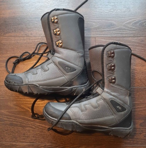 Zdjęcie oferty: Buty snowboardowe rozmiar 40