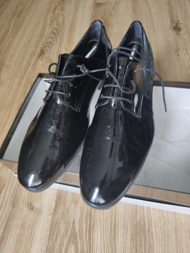 Zdjęcie oferty: Pantofle weselne lakierowane r. 42