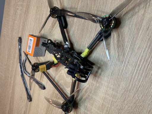 Zdjęcie oferty: FPV dron 5inch (bez VTX i Receiver)