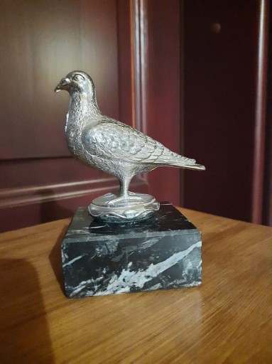 Zdjęcie oferty: Statuetka gołębia na marmurze