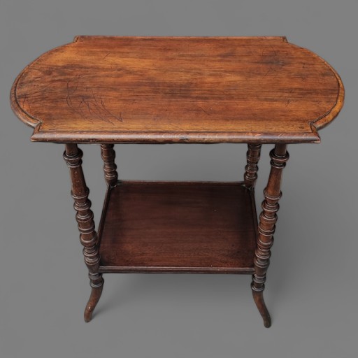 Zdjęcie oferty: Stary stolik z półką w stylu eklektycznym