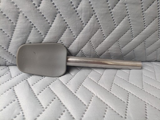 Zdjęcie oferty: Szpatułka silikonowa z metalową rączką 20cm szara