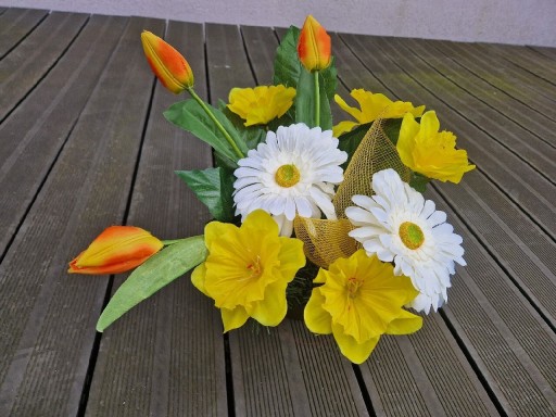 Zdjęcie oferty: stroik wielkanocny nagrobny, żonkile, tulipany