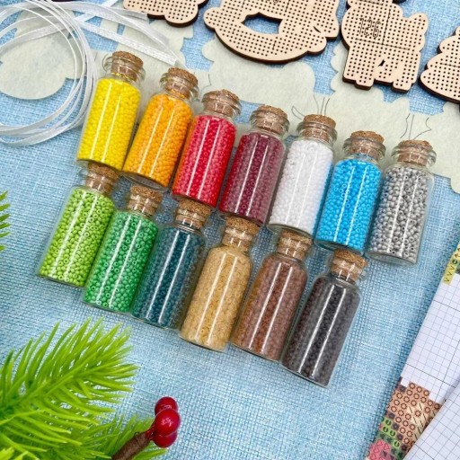 Zdjęcie oferty: Zestaw do haftu koralikowego na drewnianej zabawce świątecznej