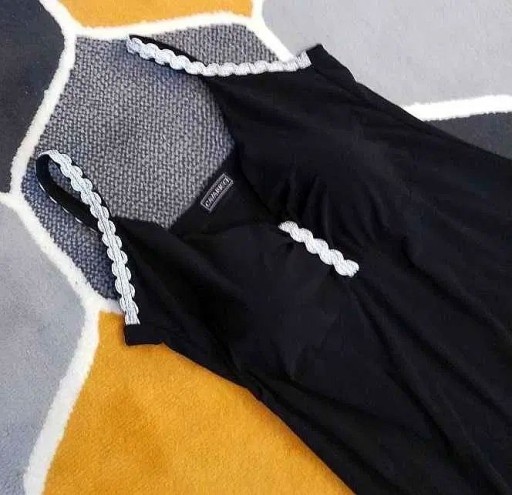 Zdjęcie oferty: Czarna elegancka sukienka rozmiar 46