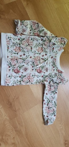 Zdjęcie oferty: Bluza z falbanką i wstążka 98