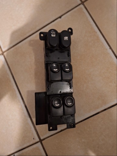 Zdjęcie oferty: PANEL STEROWANIA SZYB EU 93570-2L010 HYUNDAI I30 1 I FD 5D HB 07-10