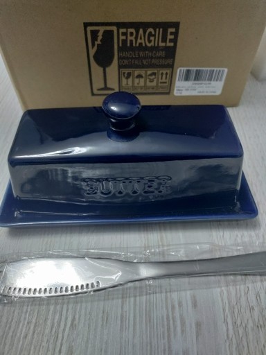 Zdjęcie oferty: Maselniczka z nożem w zestawie.