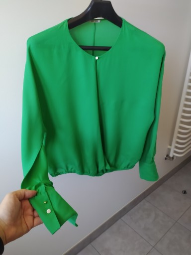 Zdjęcie oferty: Zielona bluzka koszulowa zapinana na 1 guzik