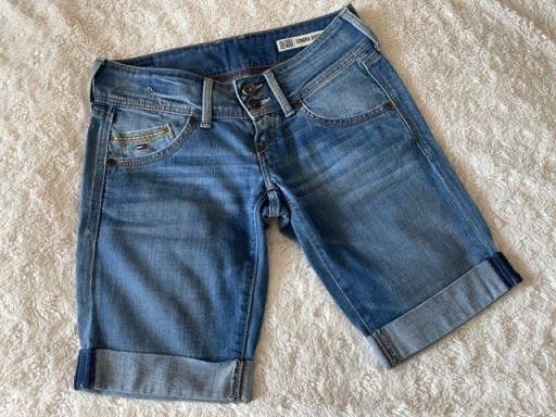 Zdjęcie oferty: Tommy Hilfiger krótkie spodenki W26