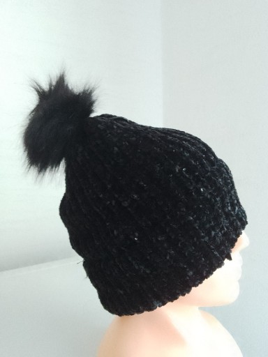 Zdjęcie oferty: Czapka damska z pomponem 