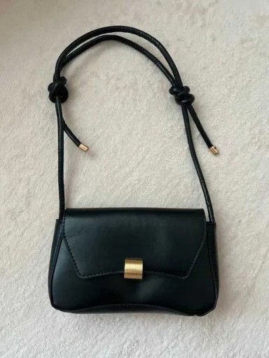 Zdjęcie oferty: Czarna torebka na ramię