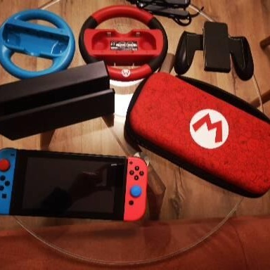 Zdjęcie oferty: Nintendo Switch+4 gry! dwie kierownice!etui itd