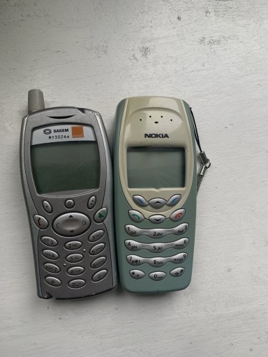 Zdjęcie oferty: stare telefony mają baterie