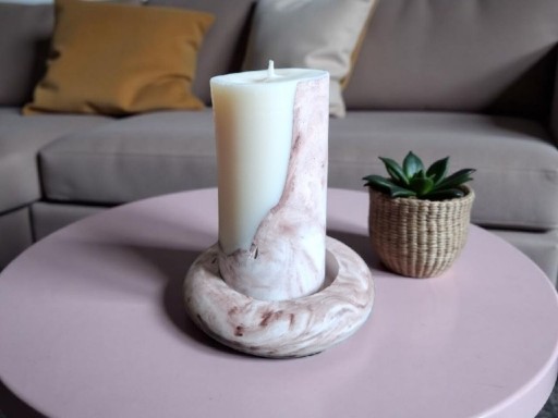 Zdjęcie oferty: Świeca sojowa w gipsowym pojemniku z podstawką.