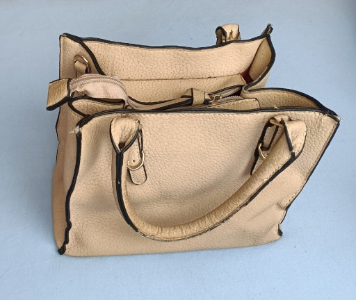 Zdjęcie oferty: Elegancka torebka kuferek, beżowa, mała