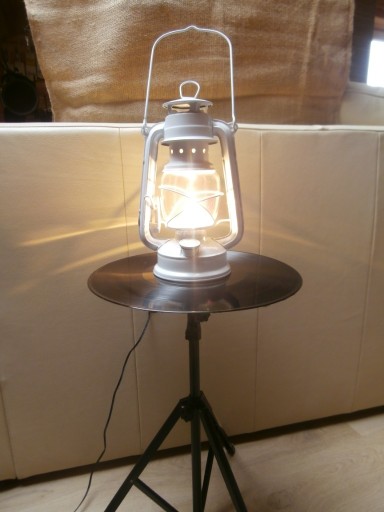 Zdjęcie oferty: Lampa naftowa oryginalna zas. z gniazda USB, kolor
