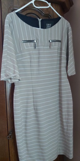 Zdjęcie oferty: Sprzedam Sukienka marki Simple rozmiar jest 36