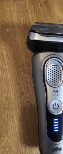 Zdjęcie oferty: Golarka Braun S9 5793 komplet: stacja, kartusze, etui, płyn