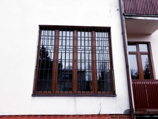 Zdjęcie oferty: Sprzedam żeliwne kraty na okna i drzwi balkonowe