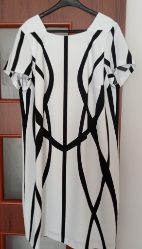 Zdjęcie oferty: Suknia biała w czarne pasy roz. 50