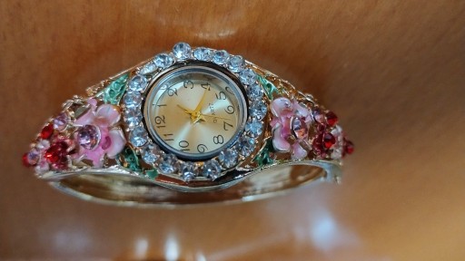 Zdjęcie oferty: Dekoracyjny zegarek dla kobiety