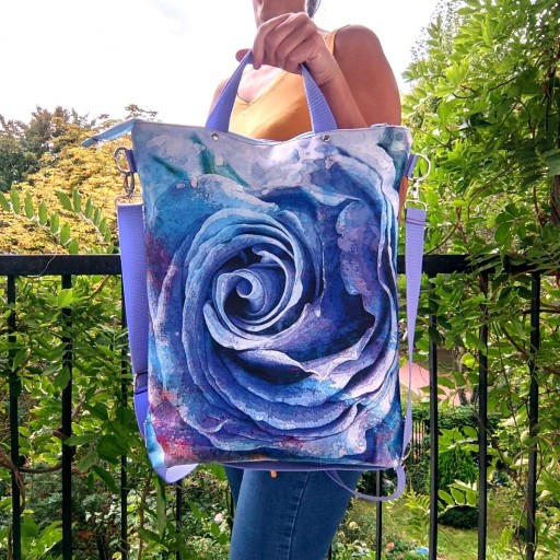 Zdjęcie oferty: Torba-plecak wodoodporna Rose Blue in Purple hand 