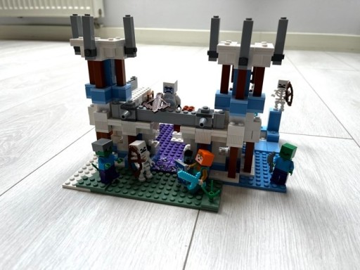 Zdjęcie oferty: LEGO Minecraft 21186 Lodowy zamek