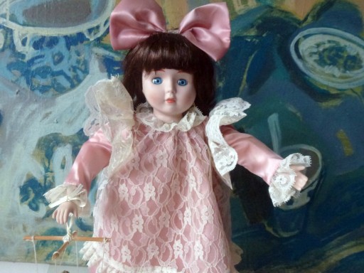 Zdjęcie oferty: Lalka porcelanowa  z marionetką 40 cm 