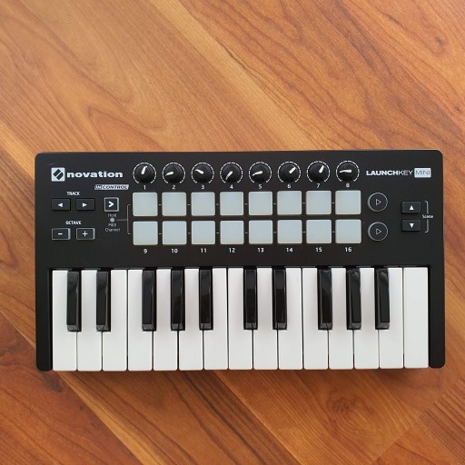 Zdjęcie oferty: Novation Launchkey Mini MK2 + Ableton Live Lite