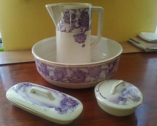 Zdjęcie oferty: Porcelanowy zestaw łazienkowy z Belgii